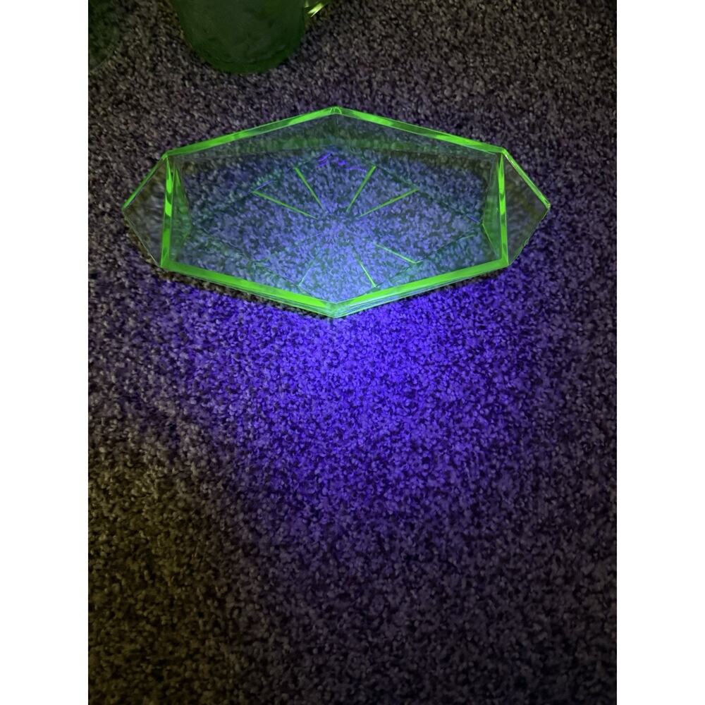 Vintage Art Deco Uranium Glass Divided Relish Dish - "Pyramid" Read - Picture 7 of 8